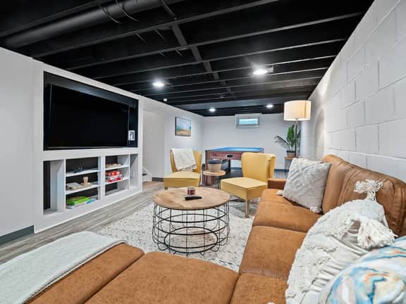 Renovated Cottage-Game Room-Fire Pit-Sleeps 8 - Image 2