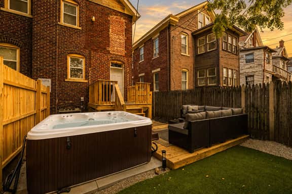 Hot Tub - Sleeps 9 - Near OSU - Image 2