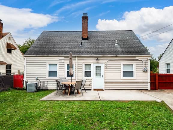 Modern 3Bed Home Near CLE With Private Backyard - Image 5