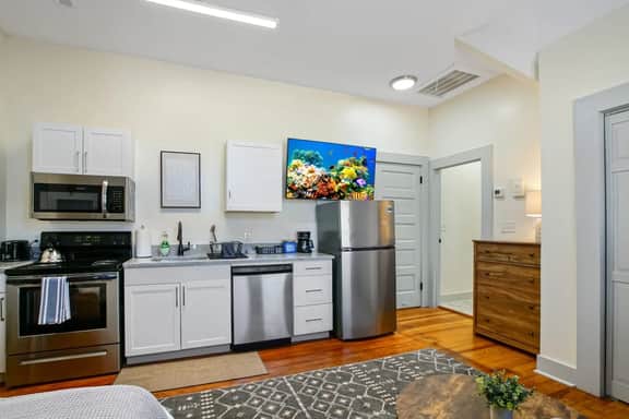 Modern Victorian Studio -Steps to Cleveland Clinic - Image 3