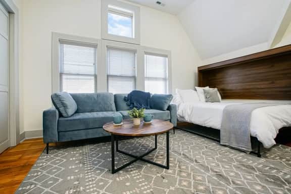 Modern Victorian Studio -Steps to Cleveland Clinic - Image 4