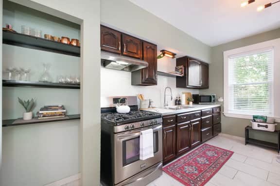 Historic Cleveland Home - Jacuzzi Tub and Fire Pit - Image 4