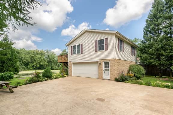 3 Bedrooms - Deck - Sleeps 7 - Image 4