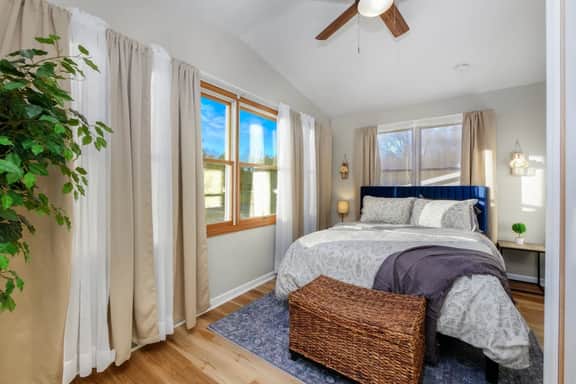 3 Bedrooms - Deck - Sleeps 7 - Image 3