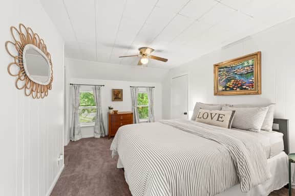 Pet-Friendly - Sleeps 6 - 10 Min to Airport - Image 4
