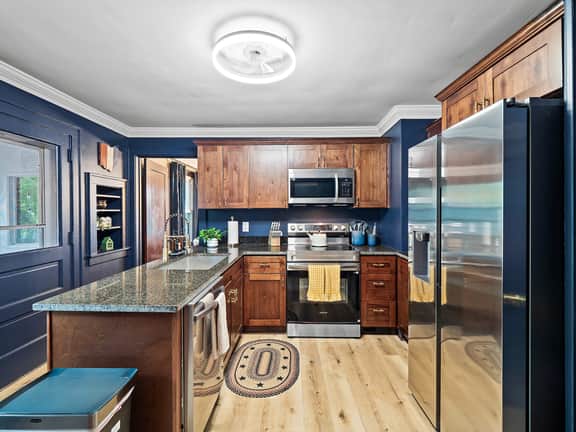 Poker-Bar-Shuffleboard-Firepit-Walkable-Sleeps 10 - Image 3