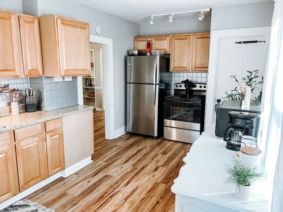 Large 4 BR -Close to Airport & IX Center -Sleeps10 - Image 5