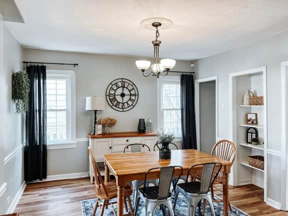 Large 4 BR -Close to Airport & IX Center -Sleeps10 - Image 2