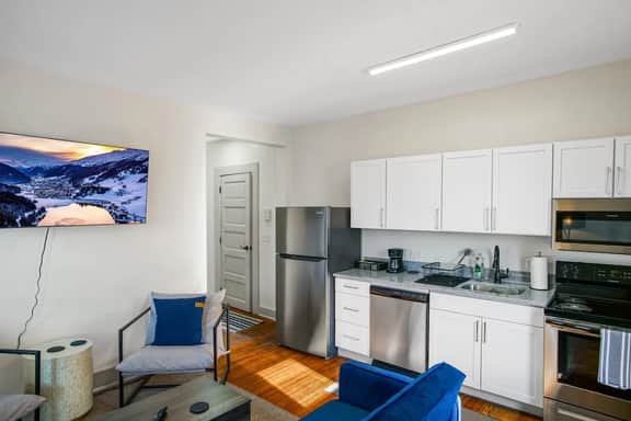 Steps to Cleveland Clinic - Sleeps 3 - Image 5