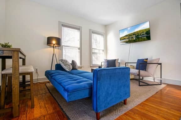 Steps to Cleveland Clinic - Sleeps 3 - Image 3