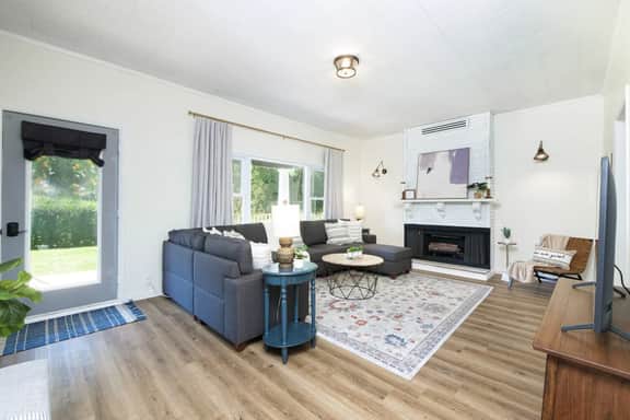 Spacious 5BR Near Lake Erie & Put-in-Bay Ferry - Image 3