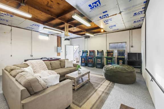 Lake Front - Kayaks - Huge Game Room - Sleeps 8 - Image 5