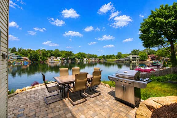 Lake Front - Kayaks - Huge Game Room - Sleeps 8 - Image 2