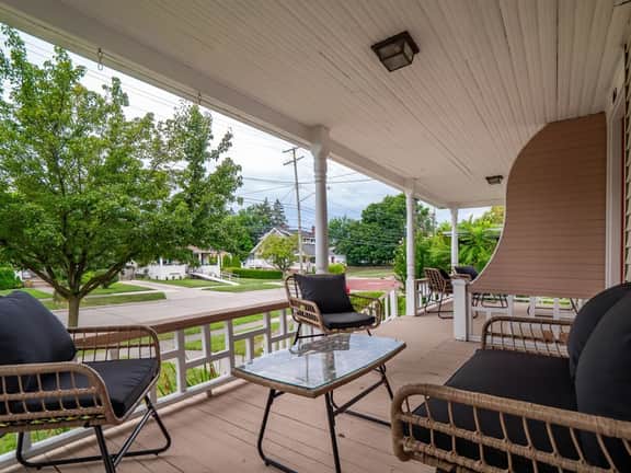 Entire Duplex - Historic District - Sleeps 12 - Image 4