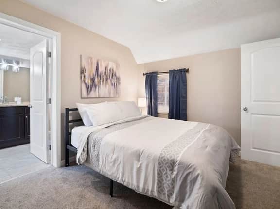 4BR 7 Min to Downtown Great For Groups - Image 3