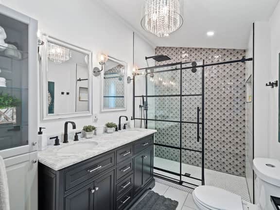 Walkable Gordon Square - Sleeps 8 - 3BR - Image 4