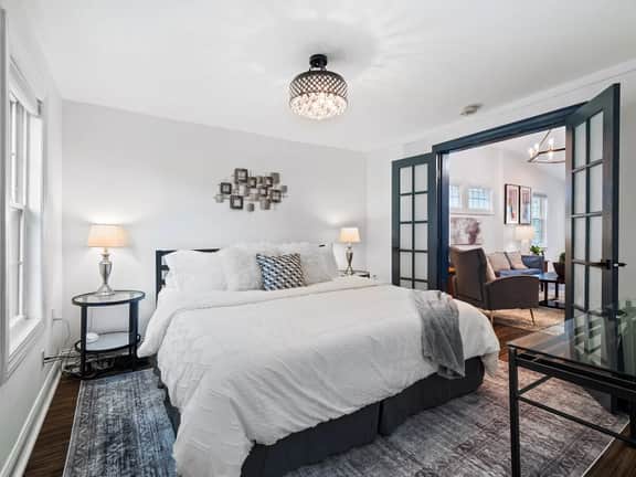Walkable Gordon Square - Sleeps 8 - 3BR - Image 3
