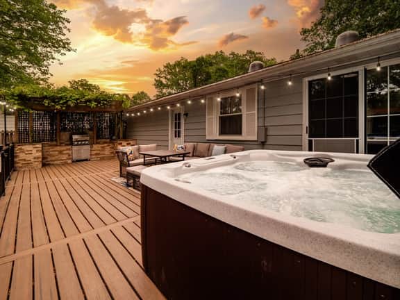 Pool - Hot Tub - Sleeps 10 - Vermilion - Image 4